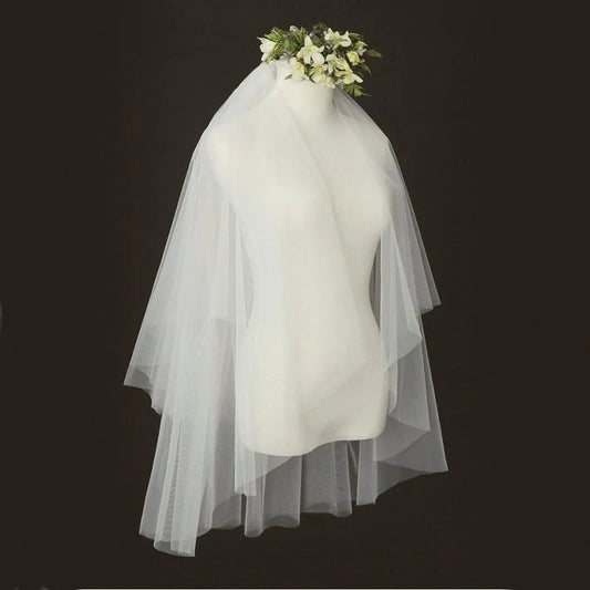 Elegant White Short Tulle with Comb Wedding Veils | Bridelily