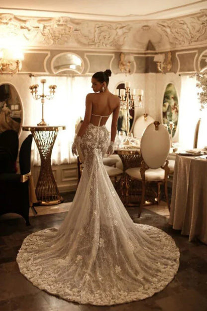 Beautiful Strapless V-Neck Sleeveless Lace Column Wedding Dress with Appliques Chapel Train