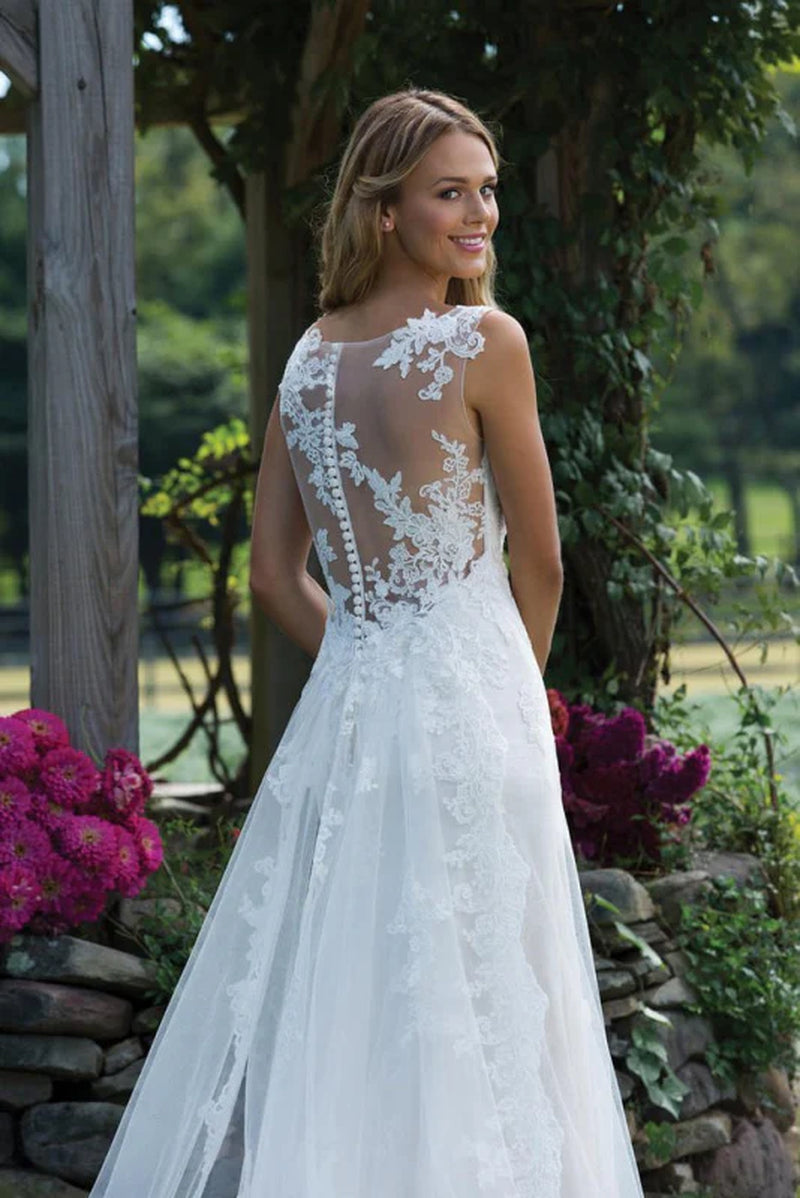 Vintage V Neck Sleeveless Tulle Appliqued Wedding Dress