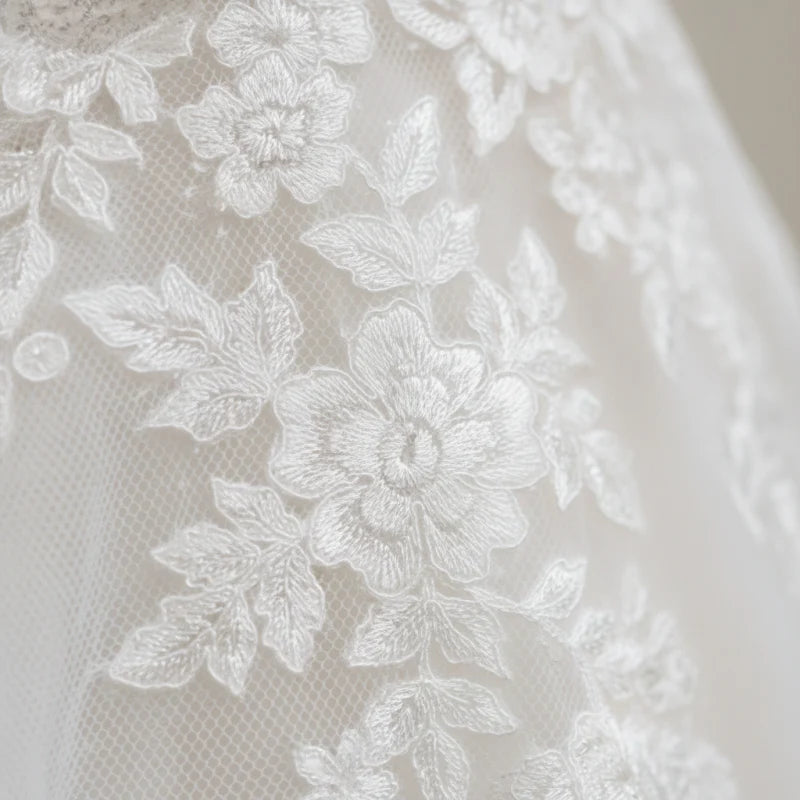 Vintage V Neck Sleeveless Tulle Appliqued Wedding Dress