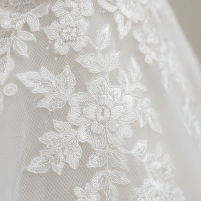Vintage V Neck Sleeveless Tulle Appliqued Wedding Dress