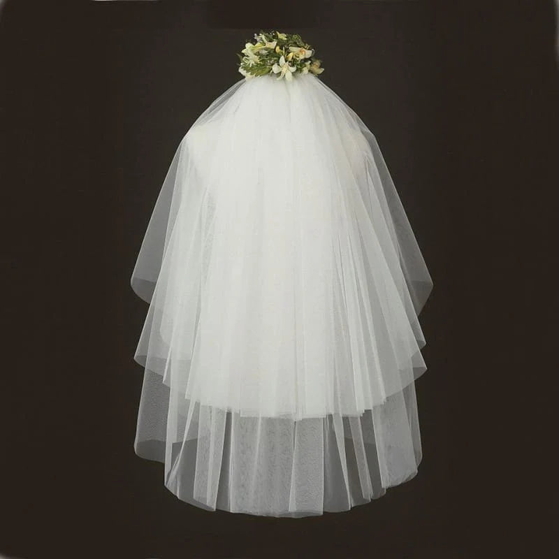 Elegant White Short Tulle with Comb Wedding Veils | Bridelily