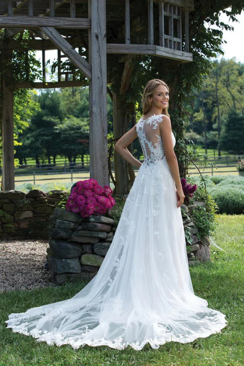 Vintage V Neck Sleeveless Tulle Appliqued Wedding Dress